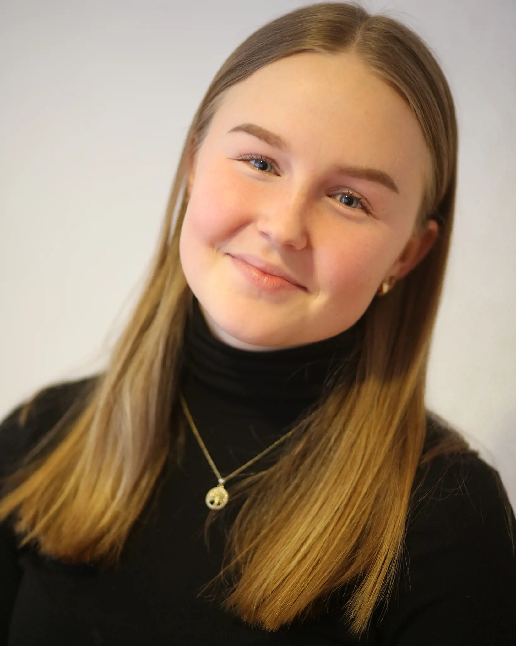 Portrett av Celine Hårstadstrand, medlem i Ungdomsrådet. Foto.