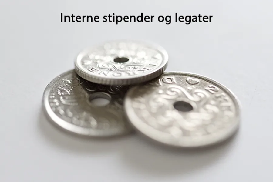 En gruppe metallmynter