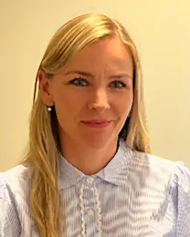 En kvinne med blondt hår